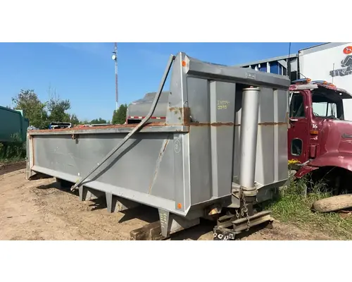 International 5900I Box  Bed