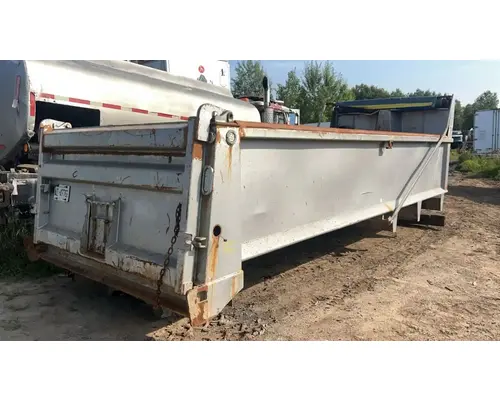 International 5900I Box  Bed