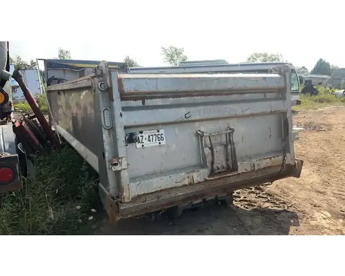 International 5900I Box  Bed