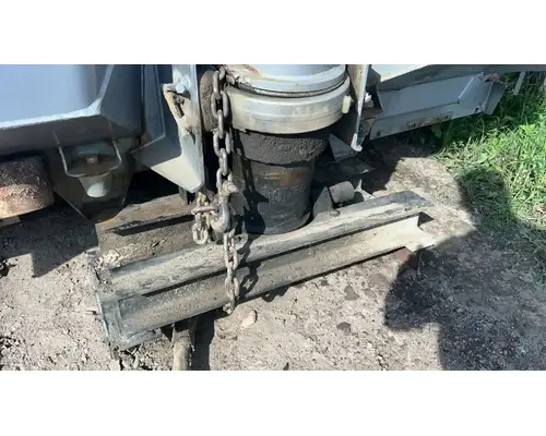 International 5900I Box  Bed