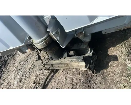 International 5900I Box  Bed