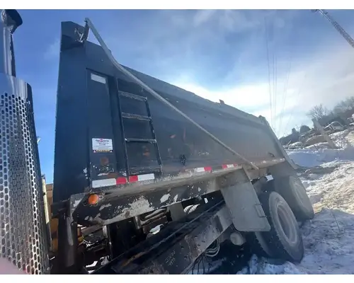 Body / Bed International 5900I Dixie Truck Centre