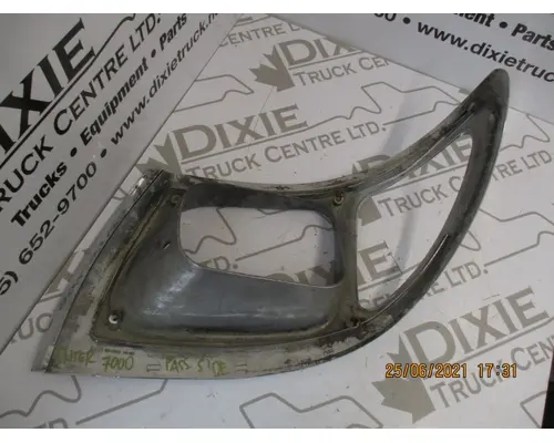International 7000 Headlamp Assembly