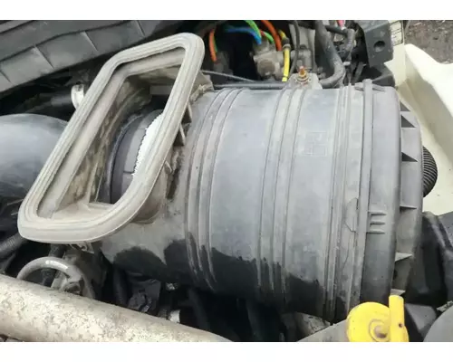 International 7300 Air Cleaner