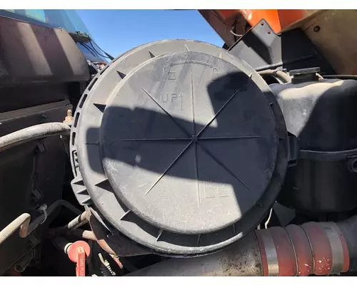 International 7400 Air Cleaner