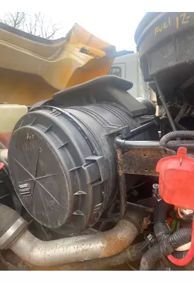 International 7400 Air Cleaner