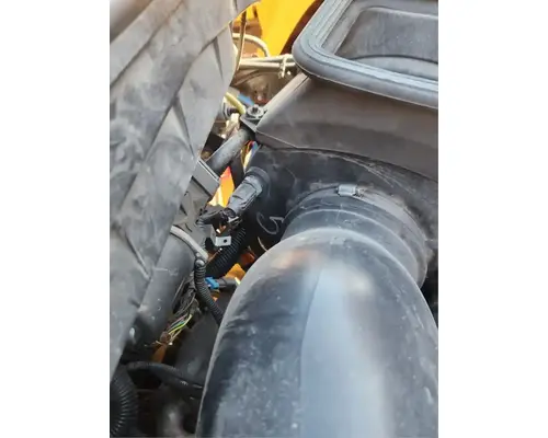 International 7400 Air Cleaner