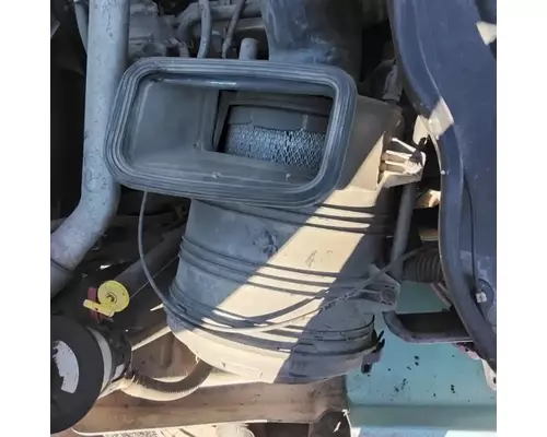 International 7400 Air Cleaner