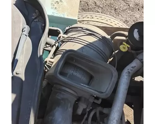 International 7400 Air Cleaner