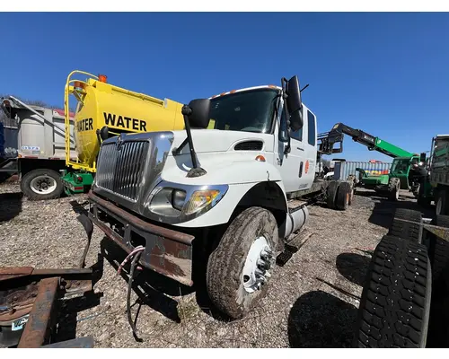 Complete Vehicle INTERNATIONAL 7400 Truck Salvage International Inc