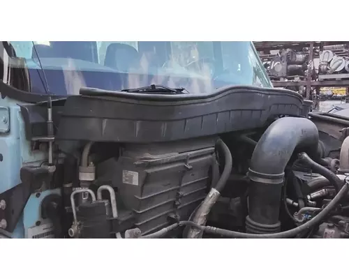 International 7400 Cowl