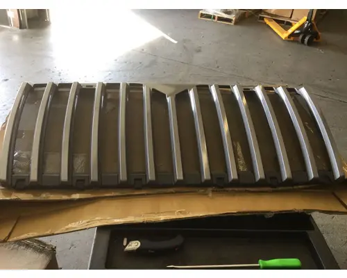 Grille INTERNATIONAL 7400 Marshfield Transportation Products