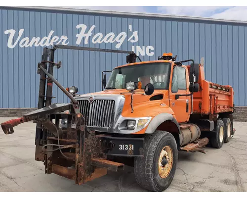 International 7400 Parts Unit