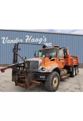 International 7400 Parts Unit