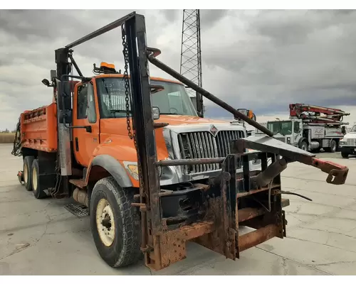 International 7400 Parts Unit