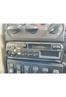 International 7400 Radio