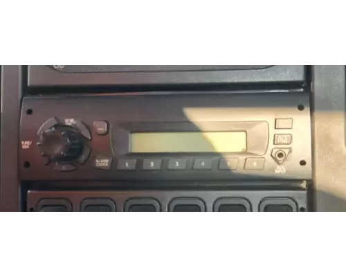 International 7400 Radio