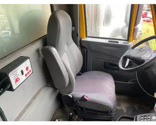 International 7400 Seat, Front