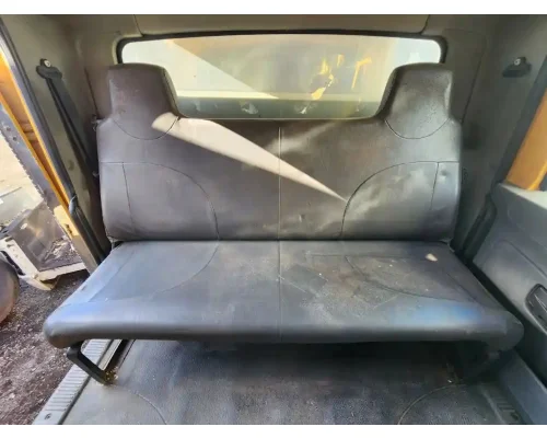 International 7400 Seat, Front
