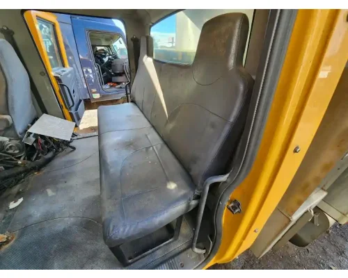 International 7400 Seat, Front