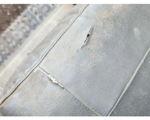 International 7400 Seat, Front