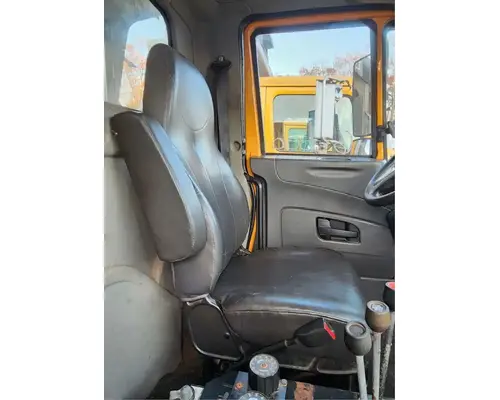 International 7400 Seat, Front