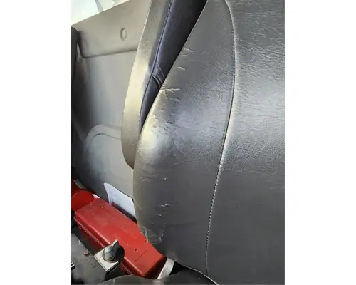 International 7400 Seat, Front