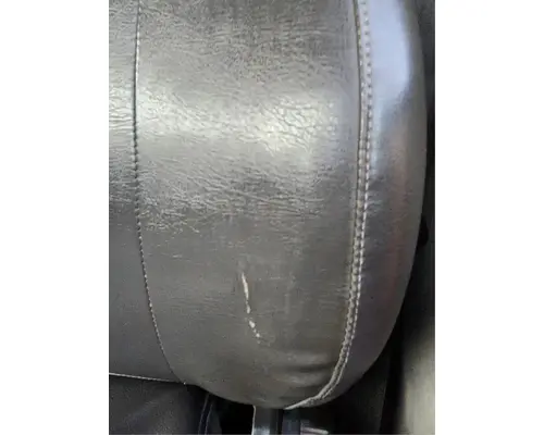 International 7400 Seat, Front