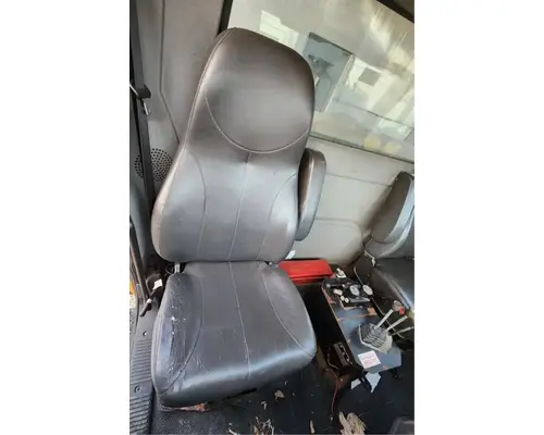 International 7400 Seat, Front