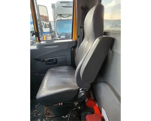 International 7400 Seat, Front