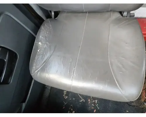International 7400 Seat, Front