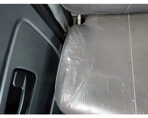 International 7400 Seat, Front