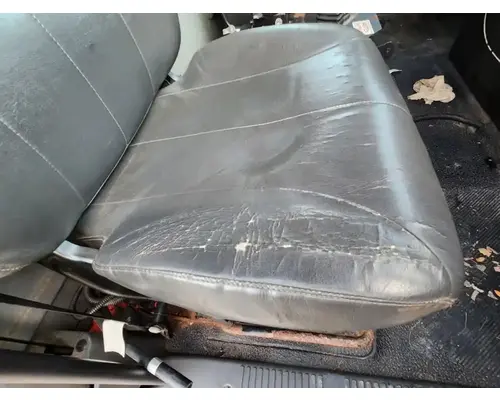International 7400 Seat, Front
