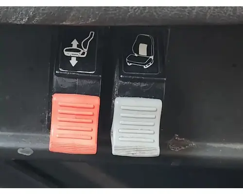 International 7400 Seat, Front