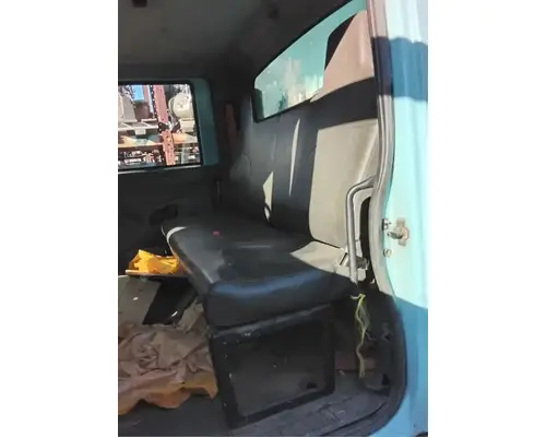International 7400 Seat, Front