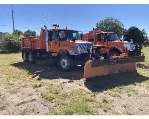 International 7400 Truck