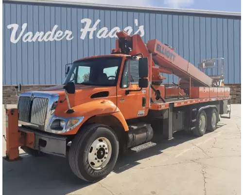 International 7400 Truck