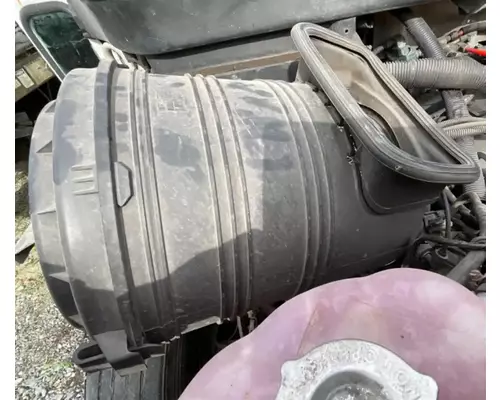 International 7500 Air Cleaner