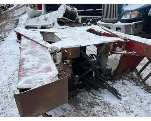 International 7500 Equipment (Mounted)