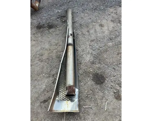 Exhaust Pipe International 7500 Dixie Truck Centre