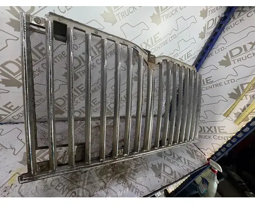 Grille INTERNATIONAL 7500 Dixie Truck Centre