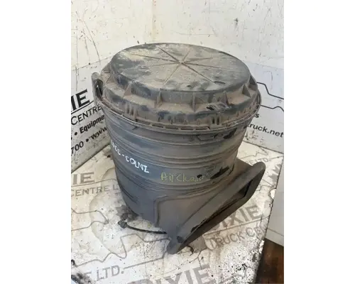 International 7600 Air Cleaner