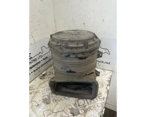 International 7600 Air Cleaner