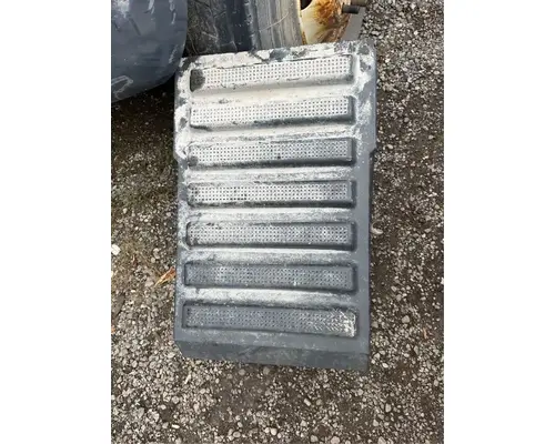 Battery Box International 7600 Dixie Truck Centre