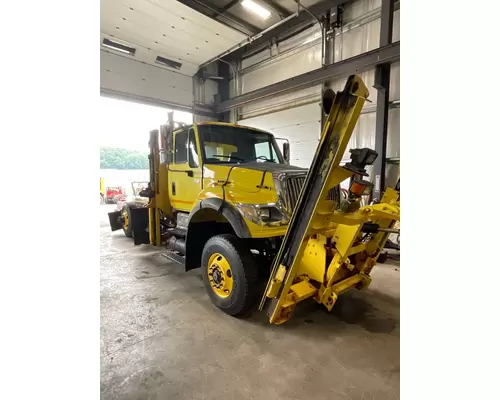 Complete Vehicle INTERNATIONAL 7600 Dutchers Inc   Heavy Truck Div  Ny