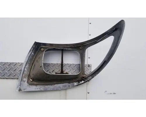 International 7600 Headlamp Assembly