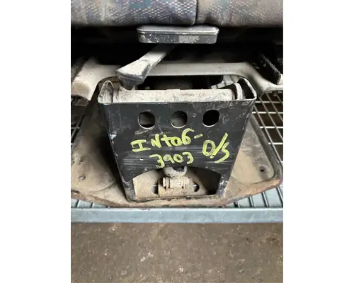 International 7600 Seat, Front