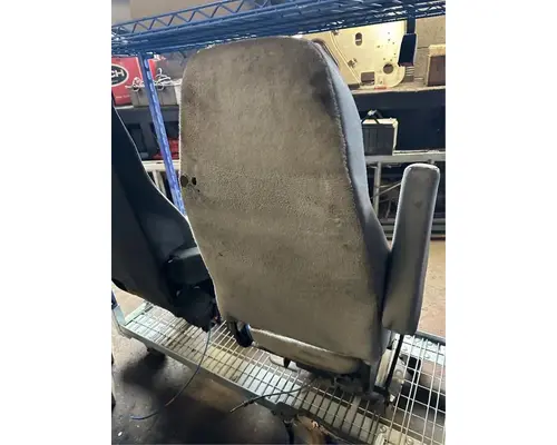 International 7600 Seat, Front