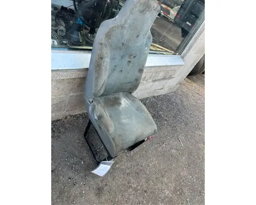 International 7600 Seat, Front