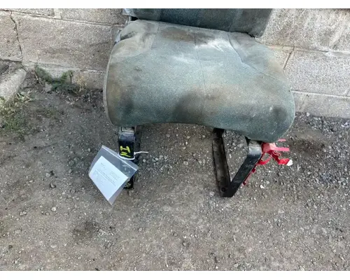 International 7600 Seat, Front